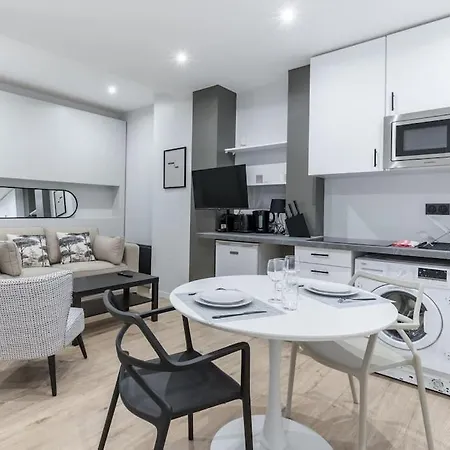 Versigny Heart Of 18th Cosy Studio Apartment Paris